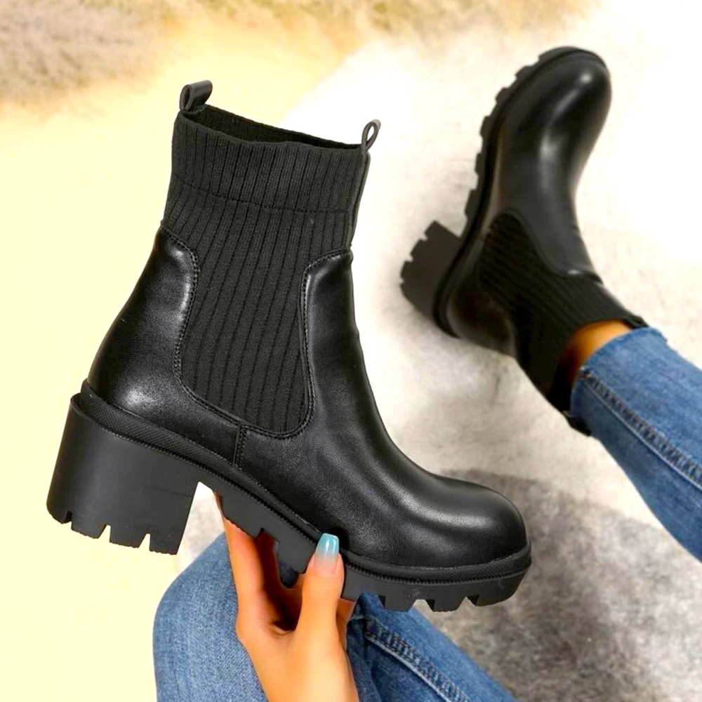 CHELSEA BOOTS| BLACK SLIP ON PLATFORM SOCK BOOTS| SIZE 10
